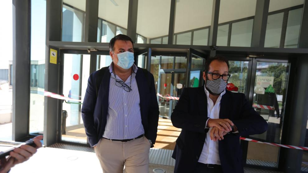 Manolo Torres y Pedro Camarero, a su salida de los juzgados.