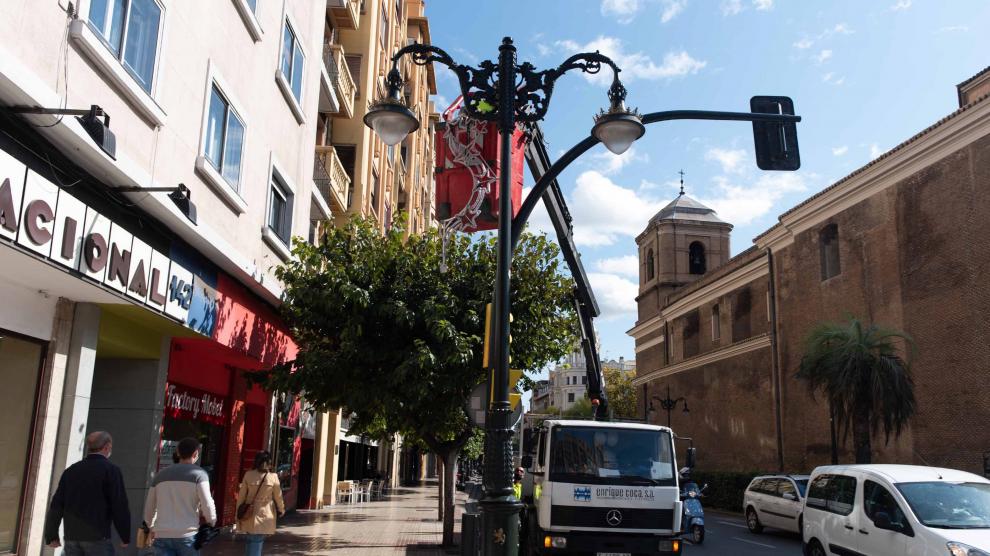 Instalación de las luces de Navidad en Zaragoza capital