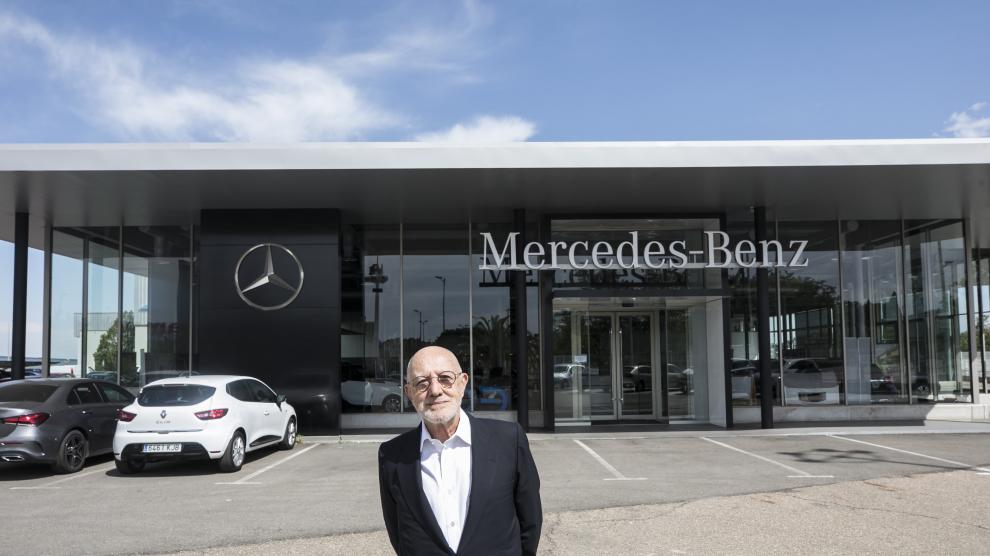 Juan Calvo, presidente de Ágreda Automóvil, en su concesionario Mercedes-Benz de Zaragoza.