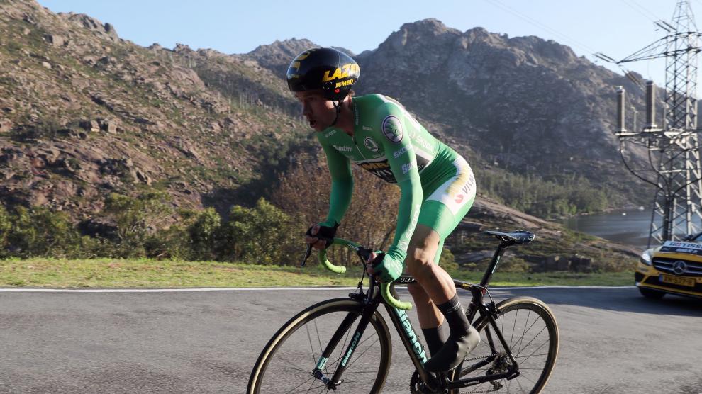 El esloveno Primoz Roglic (Jumbo-Visma), ganador en la contrarreloj con final el Mirador de Ézaro y nuevo líder de la Vuelta 2020