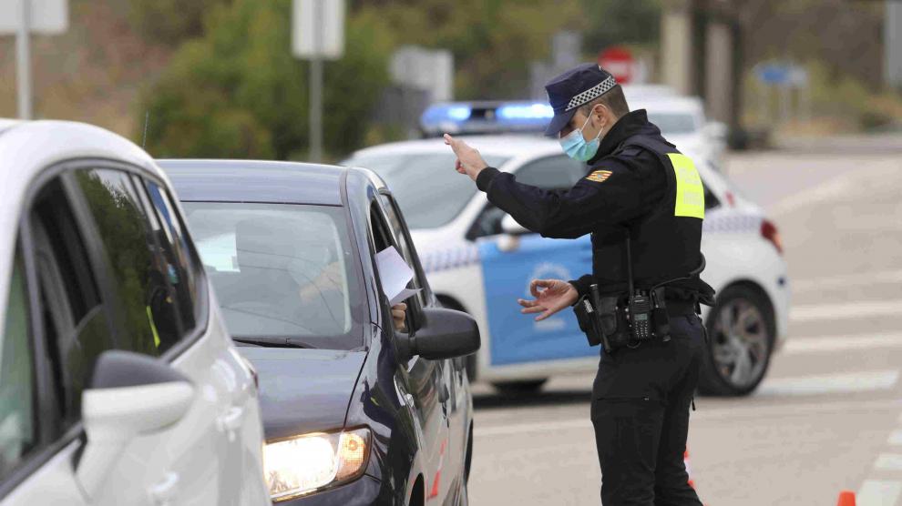 Controles policiales por el confinamiento en Huesca.
