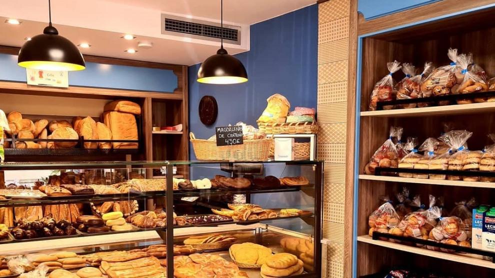 La panadería César Ascaso, uno de los comercios más conocidos de Ayerbe.
