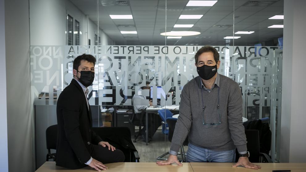 Javier Serrada y Fernando González, el pasado miércoles, en la sede de HERALDO. josé miguel marco