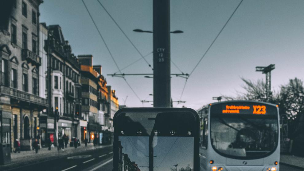El ámbito del transporte público tiene cada vez más en cuenta la transformación digital con el fin de ser más eficiente y brindar un mejor servicio a los usuarios.