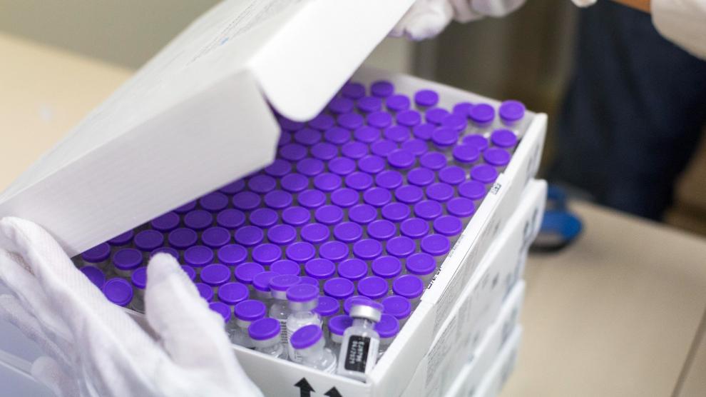 Llegan las vacunas al Hospital Clínico de Zaragoza tras el retraso de un día por el problema logístico de Pfizer