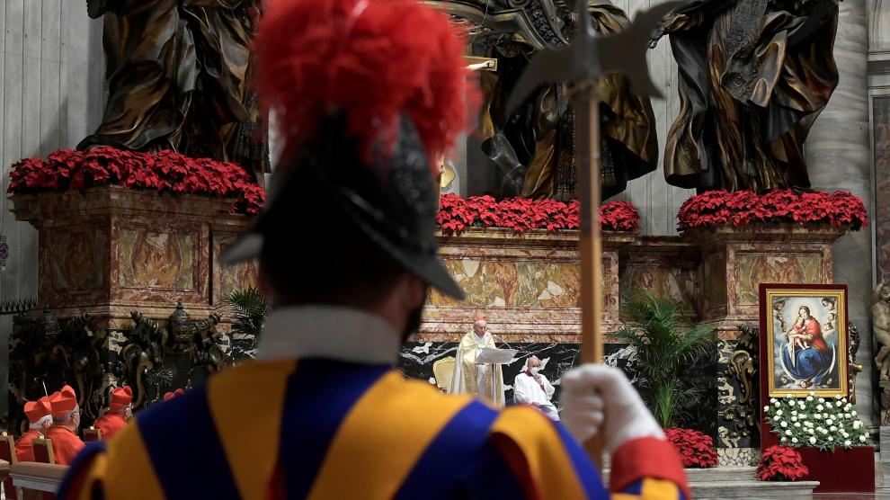Un momento de la misa de Fin de Año en el Vaticano, oficiada por el cardenal Re.