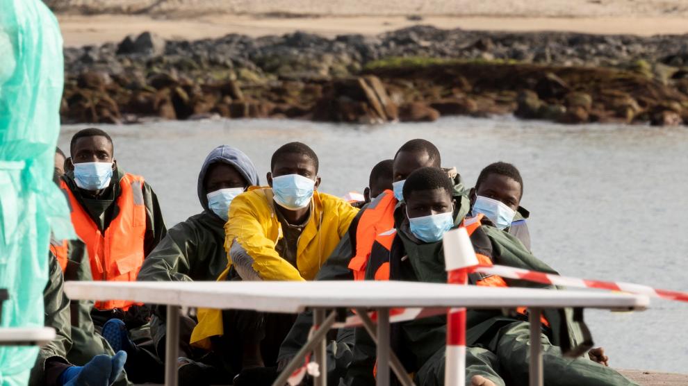 Llegan a Los Cristianos 59 inmigrantes rescatados por Salvamento Marítimo