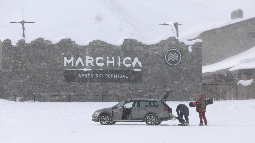 Nieve en la A-136 en Formigal / 2-1-21 / Foto Rafael Gobantes[[[FOTOGRAFOS]]]