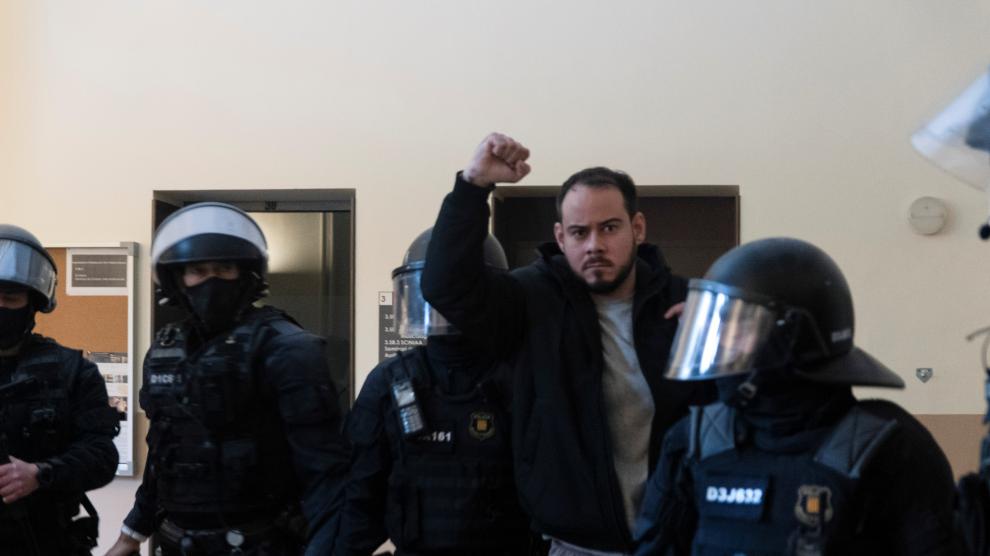 Spanish rapper Pablo Hasel reacts as he is detained by riot police inside the University of Lleida, after he was sentenced to jail time on charges including insulting the monarchy and glorifying terrorism, in Lleida, Spain February 16, 2021. REUTERS/Lorena Sopena[[[REUTERS VOCENTO]]] SPAIN-RIGHTS/RAPPER-ARREST