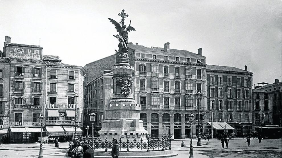 Zaragoza, en una imagen de 1900 del padre de Luis Buñuel, que sale en el documental