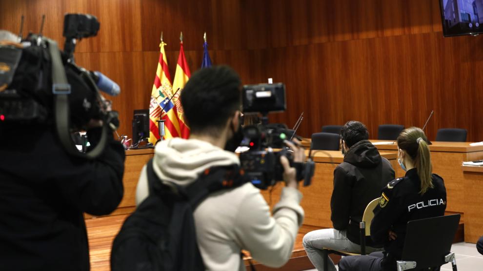 El acusado, Aarón Jonás B., durante la primera sesión del juicio que se celebra en la Audiencia de Zaragoza.