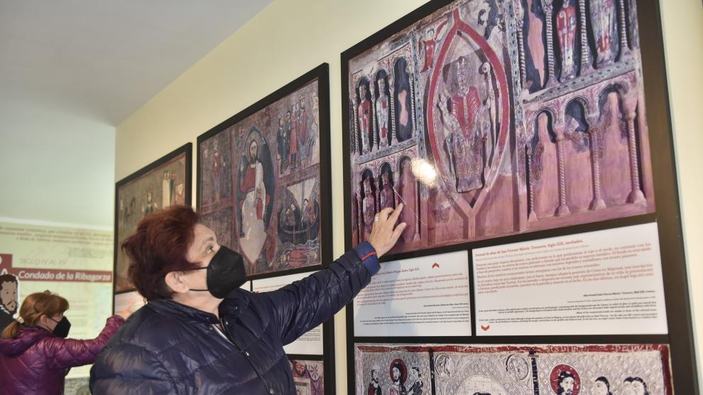 La guía del museo de la Ribagorza con las imágenes de los frontales de Buira y Tressera.