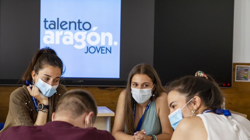 Varios de los aspirantes de la pasada edición en una de las dinámicas grupales realizadas por ESIC.
