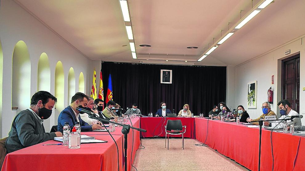 Imagen del pleno del Ayuntamiento de Monzón, celebrado este viernes.