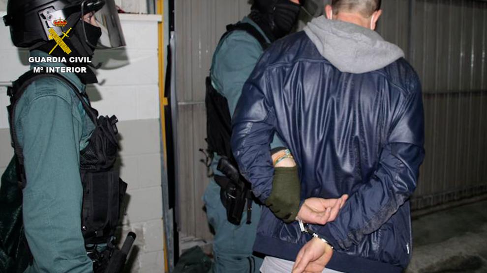 La Guardia Civil descubre 2.600 plantas de marihuana en tres naves cerca de Zaragoza