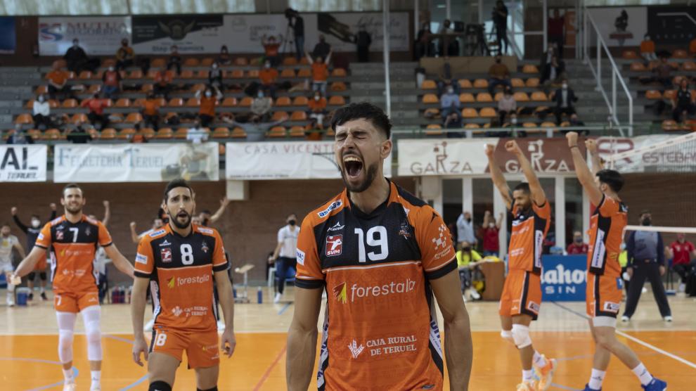 Segundo partido del playoff de cuartos de final de superliga de Voleibol entre C. V.Teruel y Manacor. Foto Antonio Garcia/bykofoto.[[[FOTOGRAFOS]]]