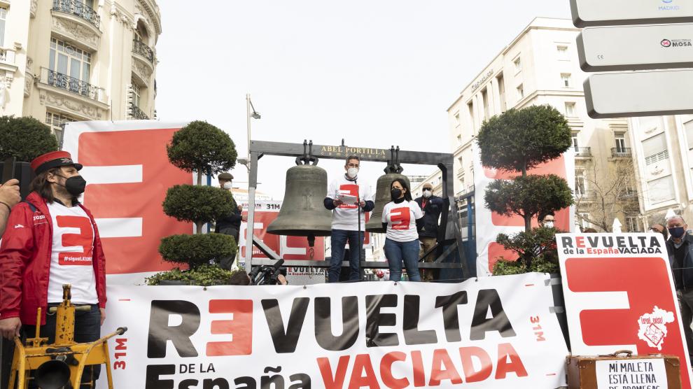 Protesta de la España Vaciada frente el Congreso