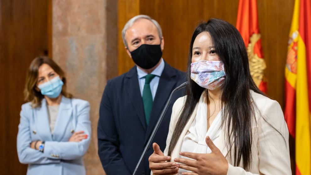 El convenio, impulsado desde el área de Servicios Públicos y Movilidad, ha sido rubricado por el alcalde de Zaragoza, Jorge Azcón, y la responsable de Ehang en España, Victoria Jing Xiang Ma.