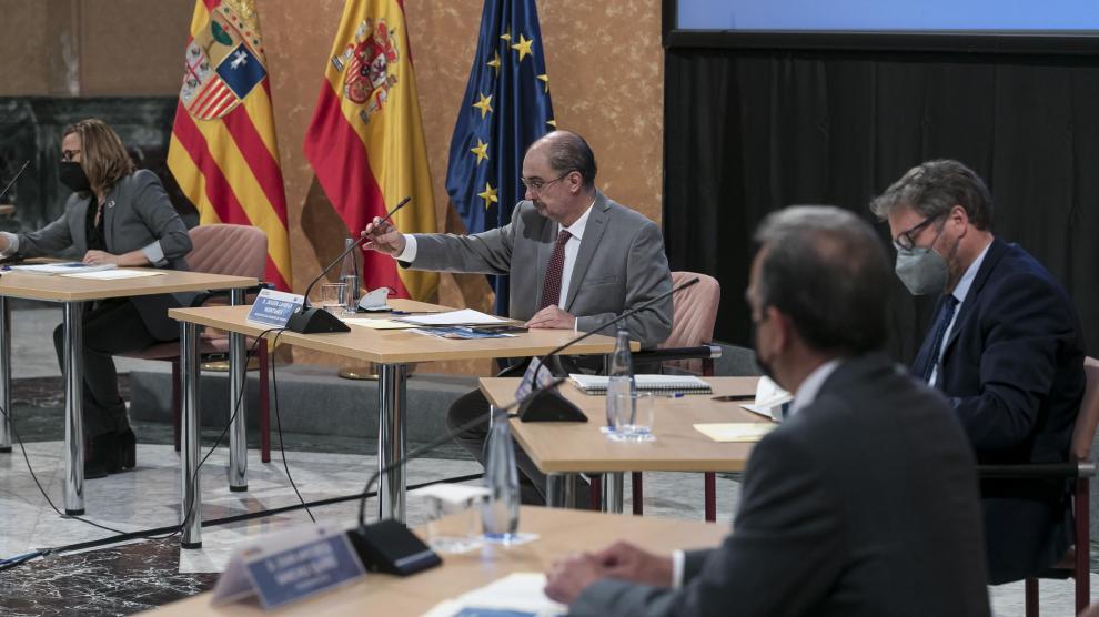 Lambán durante el encuentro para la recuperación y transformación de Aragón
