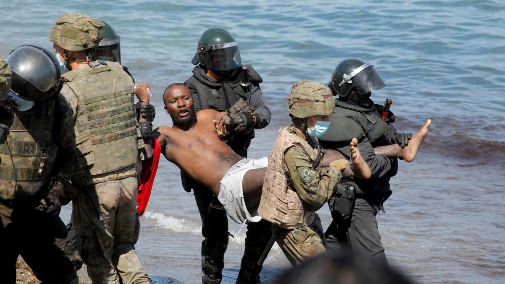 Thousands of migrants cross the Spanish-Moroccan border