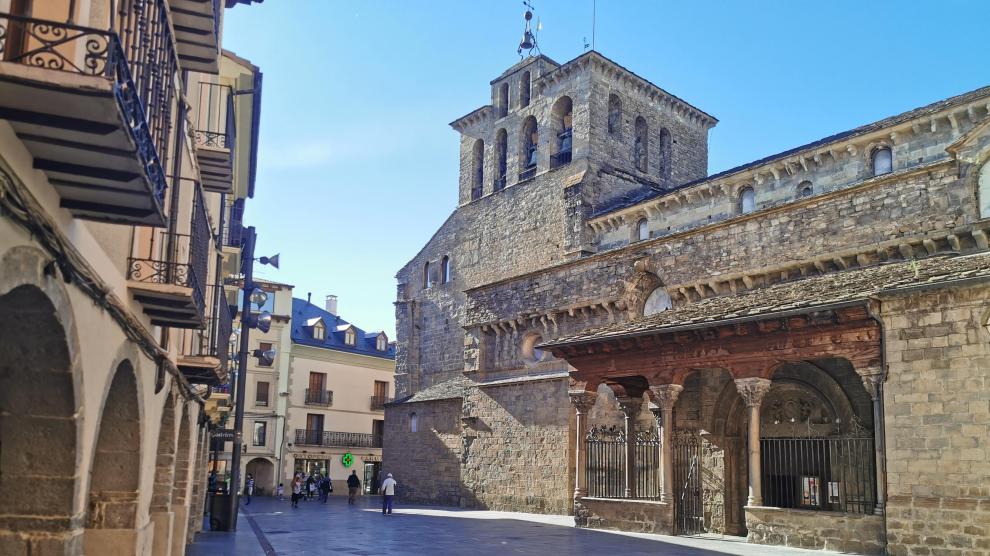 Imagen que presentaba la plaza de la Catedral de Jaca este martes por la tarde