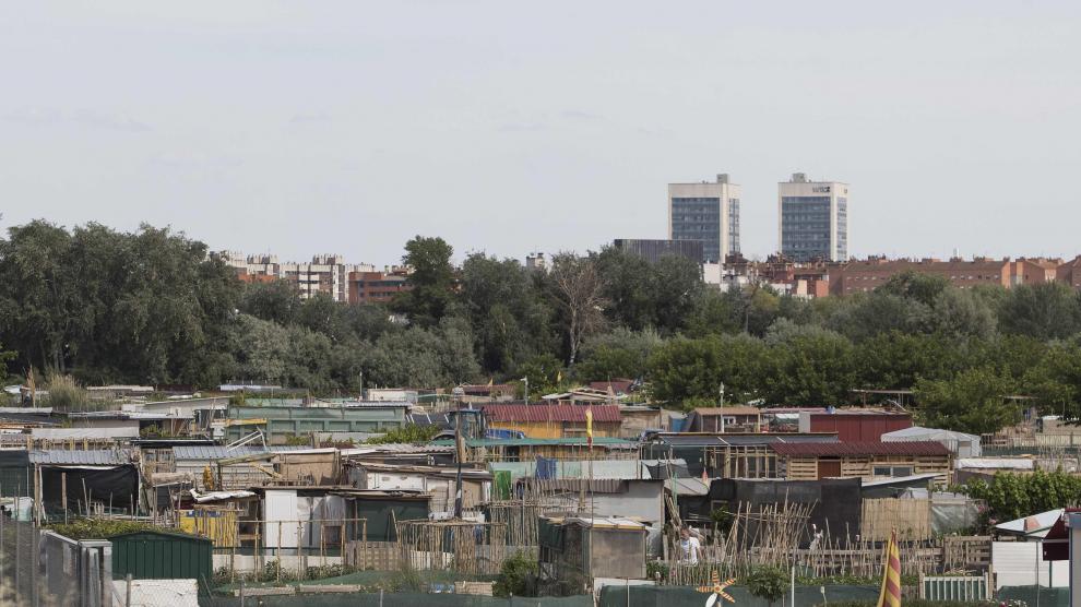 Huertos de alquiler junto al Ebro, donde Urbanismo ha detectado construcciones ilegales.