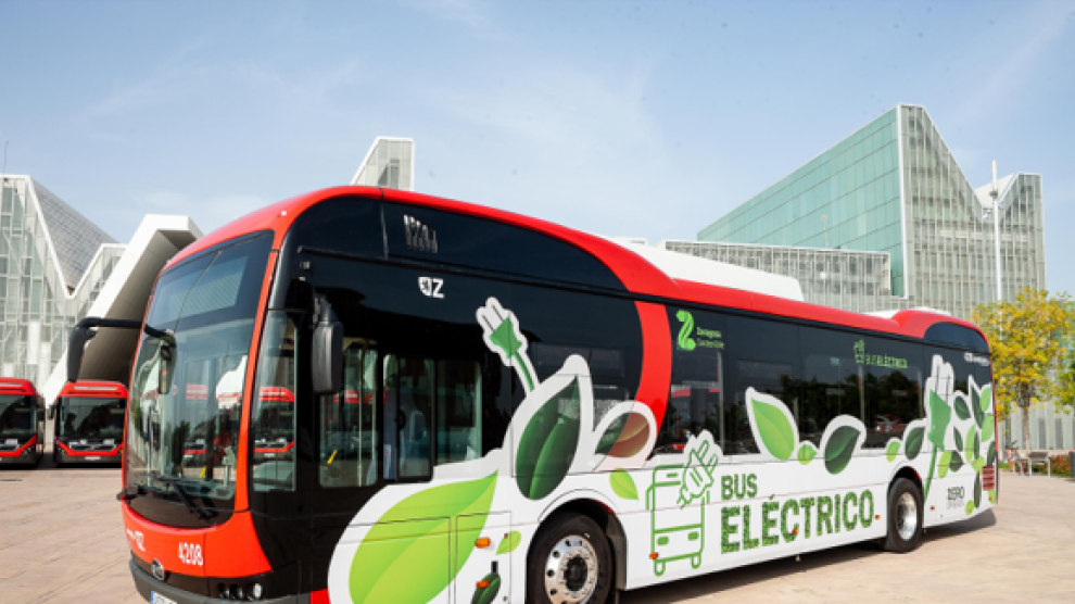 La flota de Avanza Zaragoza cuenta con 111 vehículos híbridos y 4 totalmente eléctricos. El próximo año se incorporarán 68 buses eléctricos más. avanza