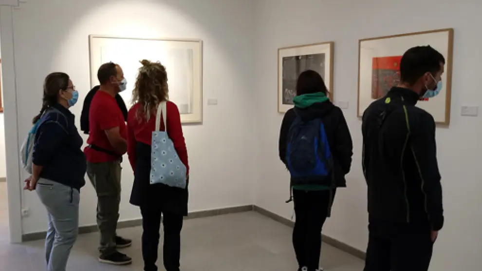 Público en el Centro de Arte Contemporáneo de Aínsa