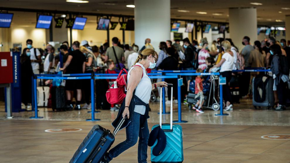 Turistas británicos en el aeropuerto portugués de Faro para regresar a Reino Unido