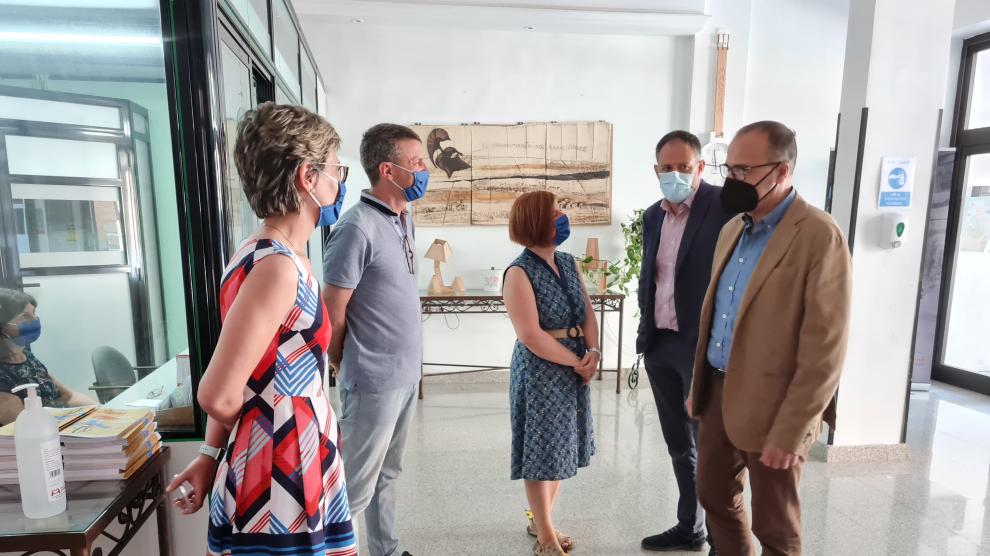 Felipe Faci durante su visita al IES Virgen del Pilar.