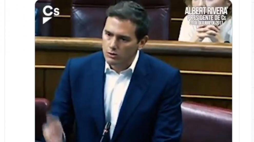 Rivera, en 2017 en el Congreso preguntando a Sánchez sobre los indultos.