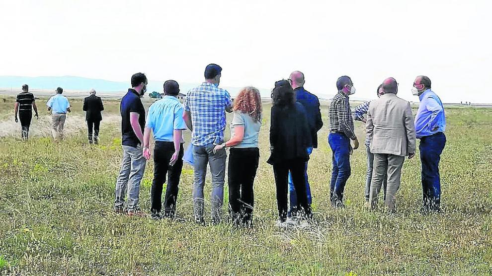 Visita de una delegación de Tönnies a los terrenos donde se construirá el matadero.