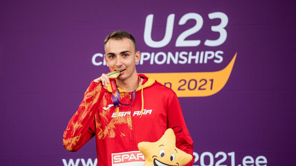 Eduardo Menacho, con su medalla de oro en el Europeo sub-23 de Tallín.