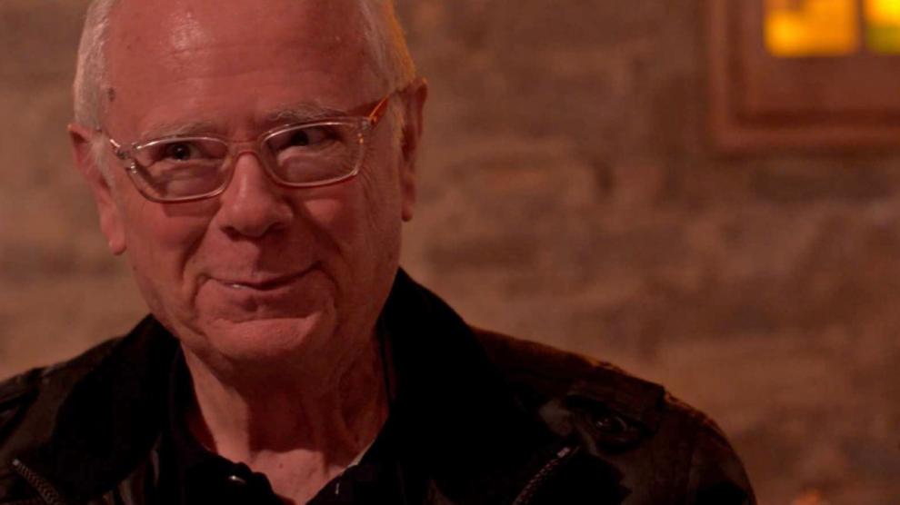 Ferrer Lerín en una foto insólita: el autor de 'Níquel' sonríe.