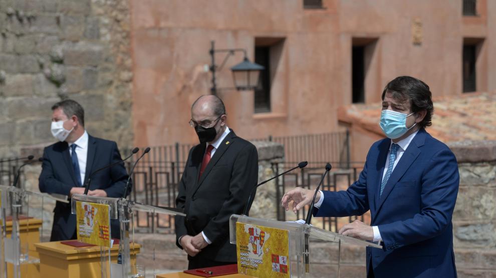Los presidentes de Aragón, Castilla y León y Castilla-La Mancha, en Albarracín, para reclamar la aplicación de ventajas fiscales a las empresas.