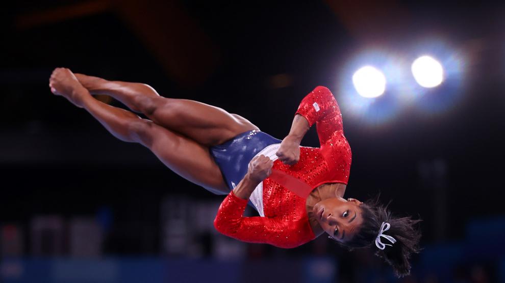 Tokyo 2020 Olympics - Gymnastics - Artistic - Womens Team - Final - Ariake Gymnastics Centre, Tokyo, Japan - July 27, 2021.  Simone Biles of the United States in action on the vault. REUTERS/Lindsey Wasson[[[REUTERS VOCENTO]]] OLYMPICS-2020-GAR/W-TEAM-FNL