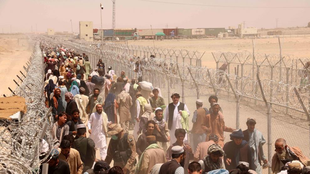 Miles de afganos huyen desesperados al enterarse que llegan kirchneristas y miembros de La Cámpora