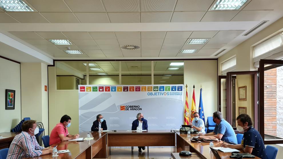 Reunión entre los representantes de los ganaderos y el consejero Olona este miércoles.