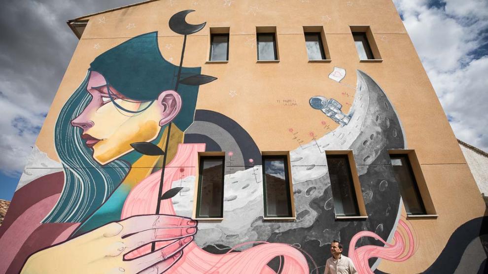 Mural 'Te prometí la luna', de Isaac Malakkai.