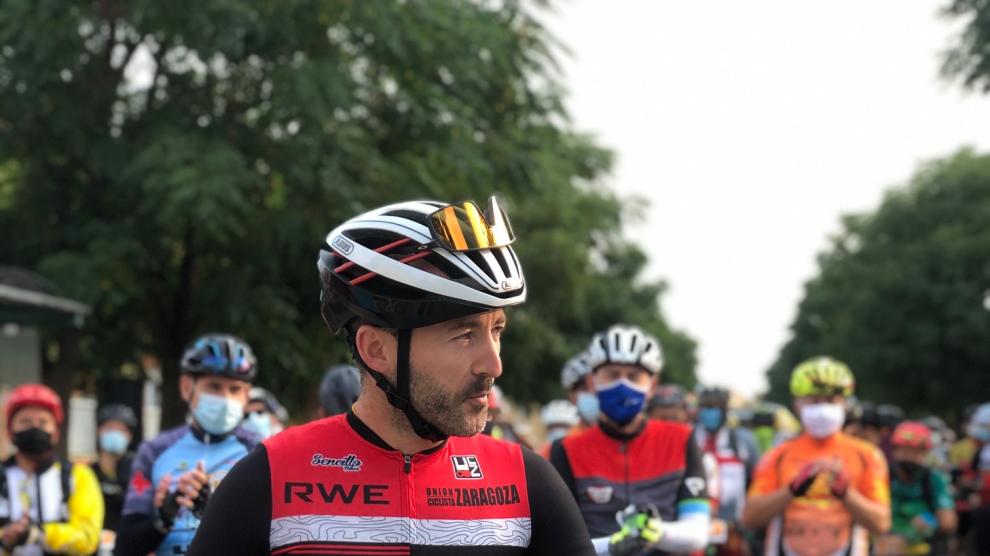 Más de 800 ciclistas pedalean contra el cáncer en Almudévar en la BTT de Aspanoa.