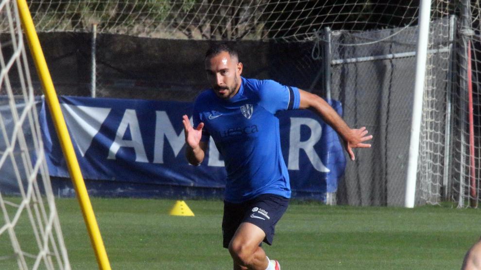 David Ferreiro, durante el entrenamiento de este lunes de la SD Huesca.