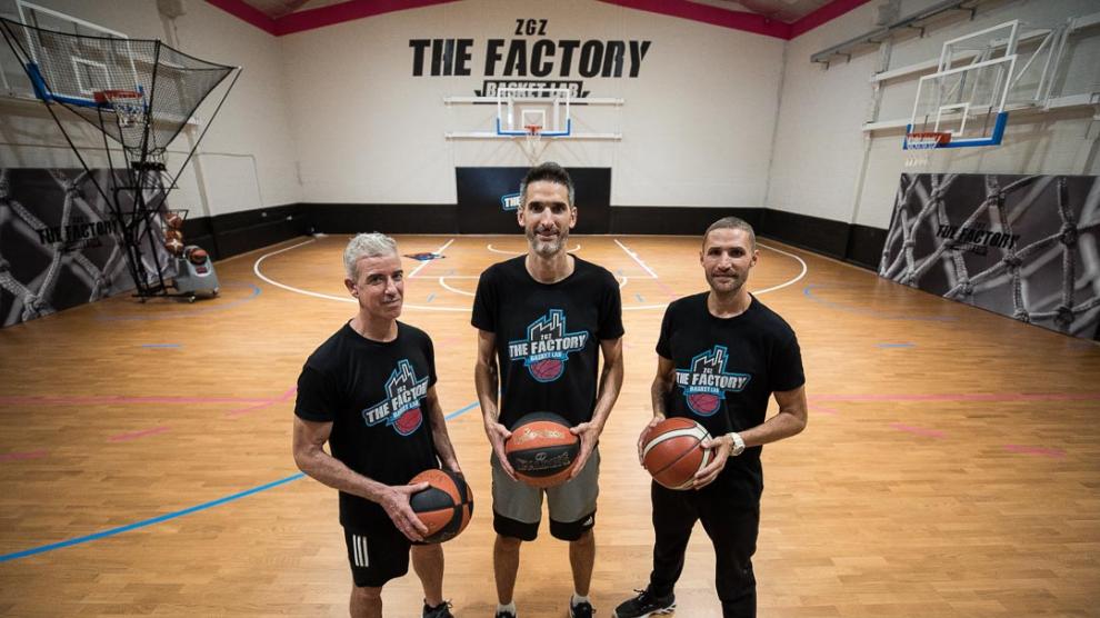 Diego Ciorciari, Matías Lescano  y Jorge Grasa en las instalaciones de The Factory Basket Lab