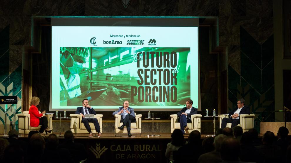 De izquierda a derecha: Chus García, Eduardo Costa, Vicente Brieba, Juan José Molés y Manuel Mazana en uno de los instantes de la mesa debate.