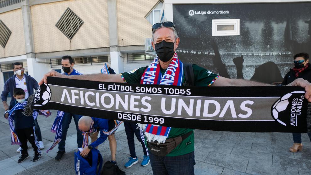 Aficionados del Real Zaragoza y la SD Huesca, listos para el derbi
