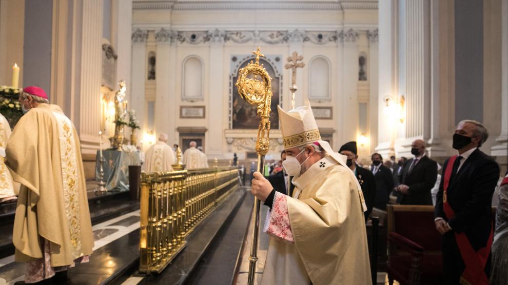 El arzobispo de Zaragoza en la misa del Día del Pilar.