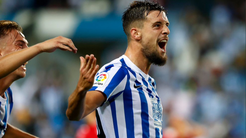 Un momento del partido entre el Málaga y el Lugo