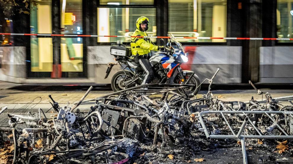 Fuertes disturbios en Rotterdam en una protesta contra las restricciones