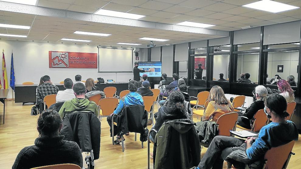 Imagen de la tercera sesión informativa, en Sabiñánigo, acerca de las rutas cicloturistas.