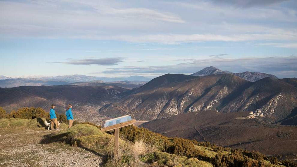 Desde el Pico del Águila, a vista de pájaro entre Arguis y Belsué