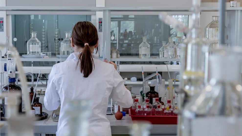 Se tomaron muestras de sangre tomadas de dos grupos de mujeres: pacientes jóvenes con cáncer de ovario que tenían la mutación BRCA-1 y un grupo de control de mujeres sanas.